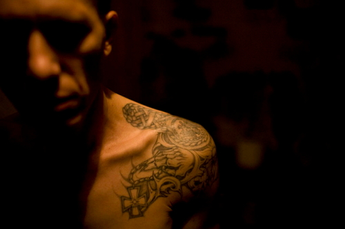 Զգույշ, դաջվածք է. ինչպե՞ս երեխային հեռու պահել «քրեական» անձանցից